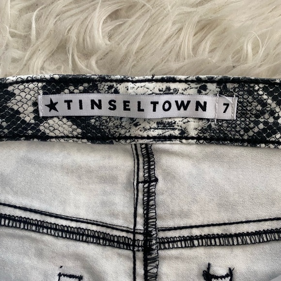 Snakeskin print mini skirt - Picture 3 of 3